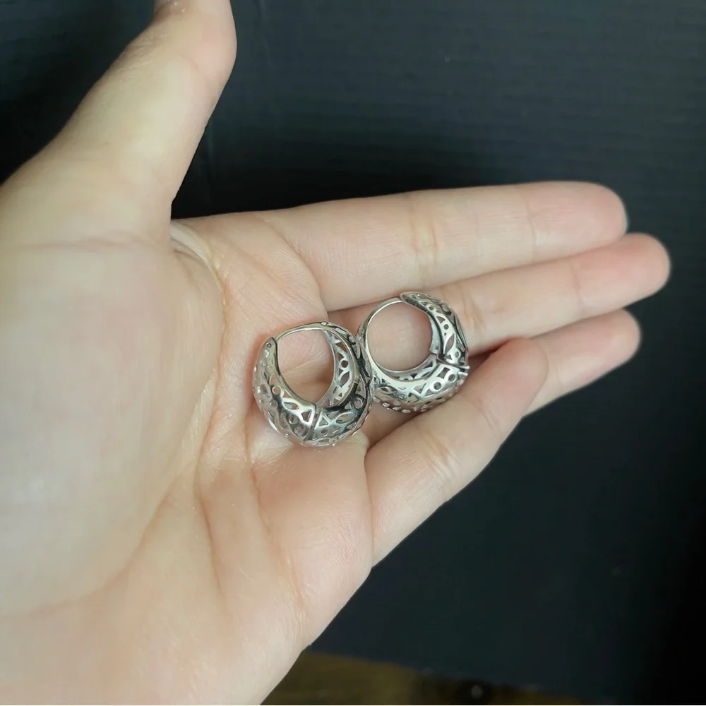Sterling silver filagree hoop 1 inch earrings unmarked